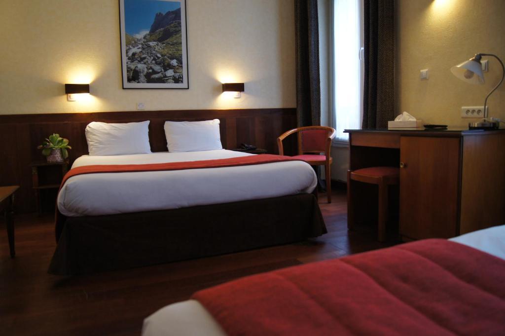 Hotel Des Comedies Париж Екстериор снимка